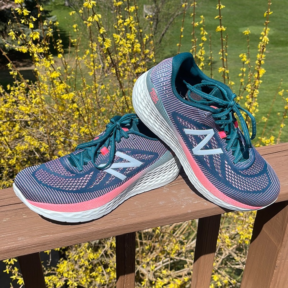 NIB Women’s New Balance Sneakers